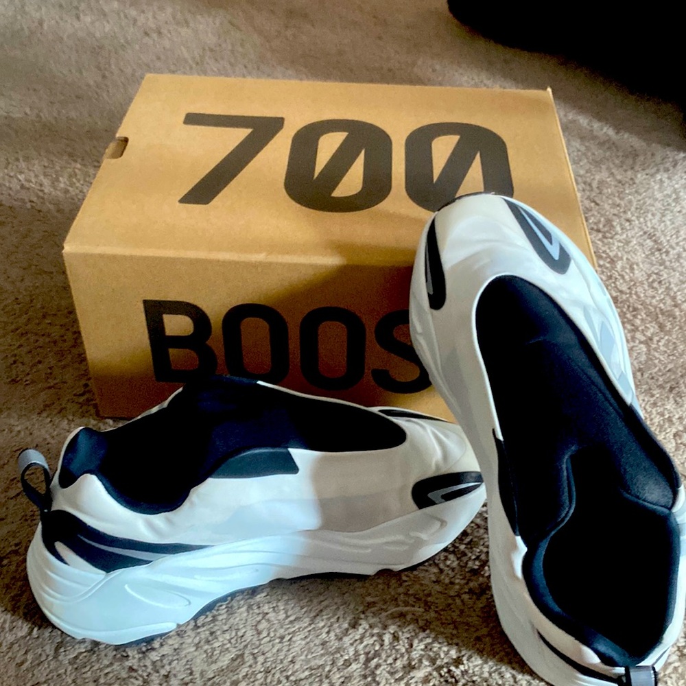 Mens Yeezy Addidas. In great condition, only worn once!